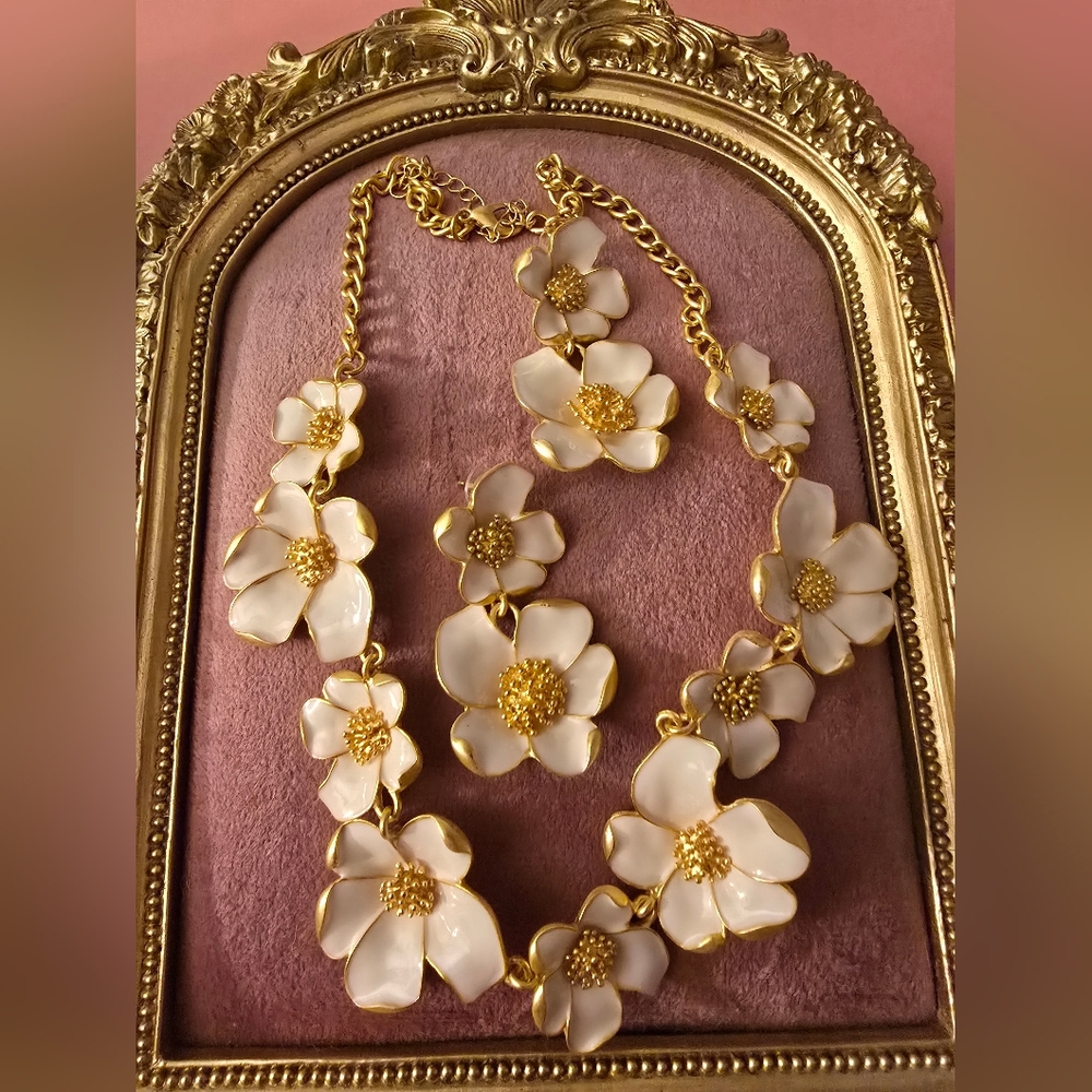 Beautiful Flower Necklace